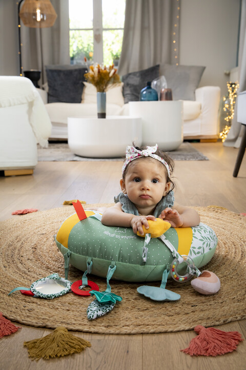 Sophie La Girafe Cosy Play Cushion image number 10
